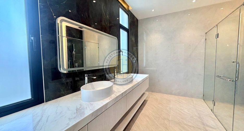 For sale 6 bedrooms villa in Pratumnak, Pattaya