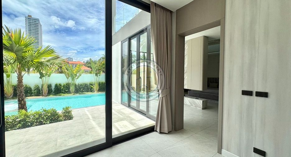 For sale 6 bedrooms villa in Pratumnak, Pattaya