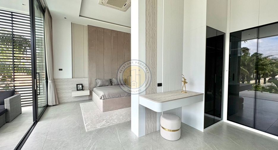 For sale 6 bedrooms villa in Pratumnak, Pattaya