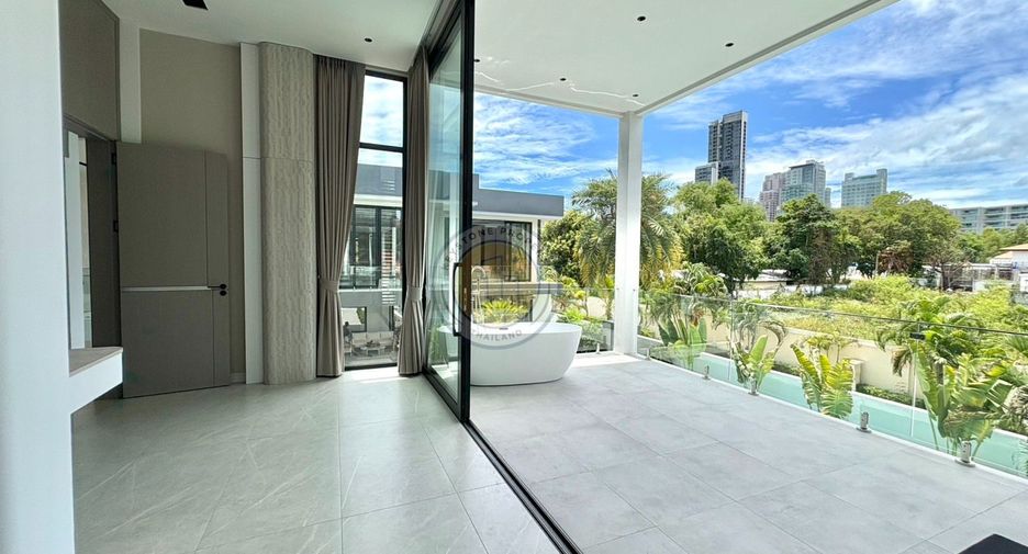 For sale 6 bedrooms villa in Pratumnak, Pattaya