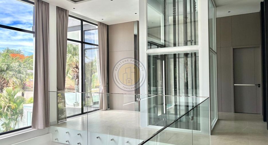 For sale 6 bedrooms villa in Pratumnak, Pattaya