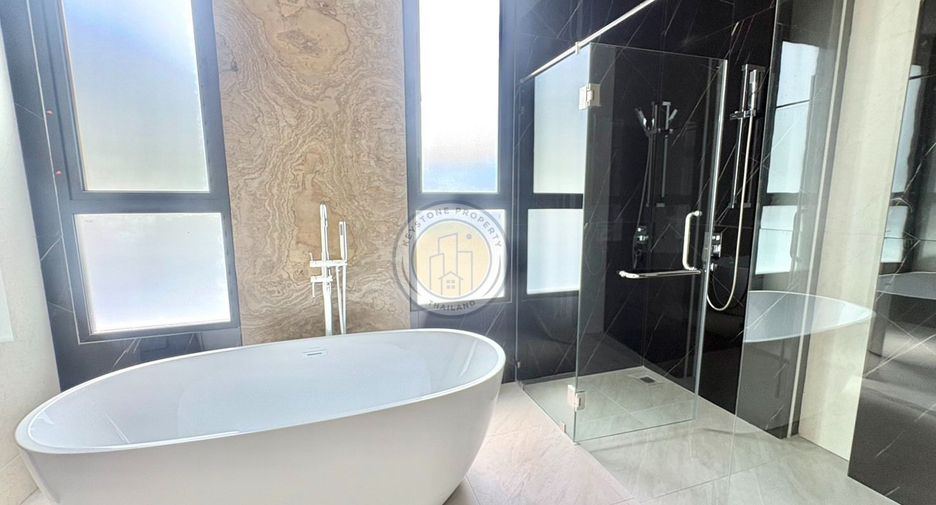 For sale 6 bedrooms villa in Pratumnak, Pattaya
