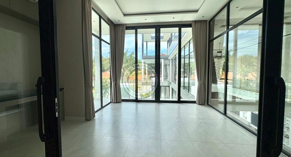 For sale 6 bedrooms villa in Pratumnak, Pattaya