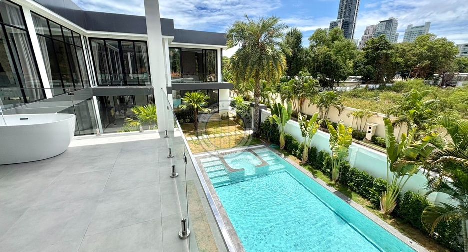 For sale 6 bedrooms villa in Pratumnak, Pattaya