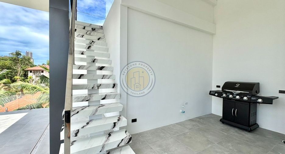 For sale 6 bedrooms villa in Pratumnak, Pattaya
