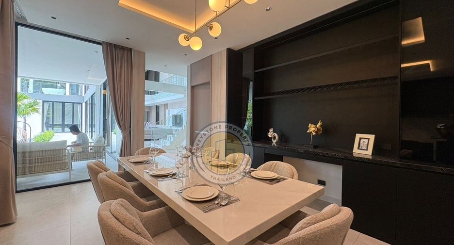 For sale 6 bedrooms villa in Pratumnak, Pattaya