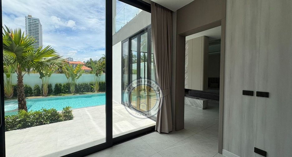 For sale 6 bedrooms villa in Pratumnak, Pattaya
