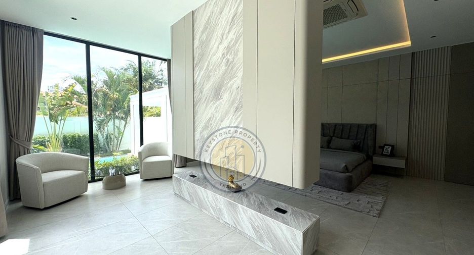 For sale 6 bedrooms villa in Pratumnak, Pattaya