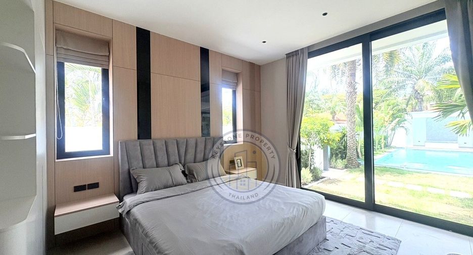 For sale 6 bedrooms villa in Pratumnak, Pattaya