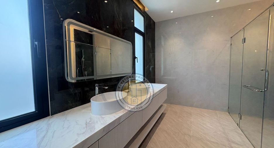 For sale 6 bedrooms villa in Pratumnak, Pattaya
