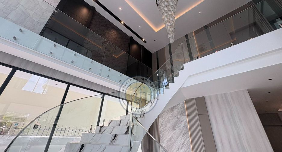 For sale 6 bedrooms villa in Pratumnak, Pattaya