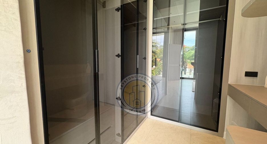 For sale 6 bedrooms villa in Pratumnak, Pattaya