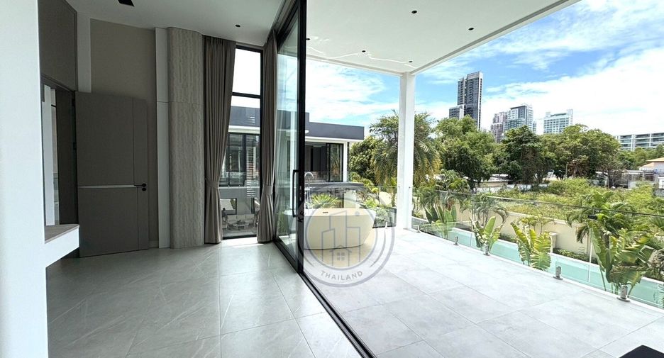 For sale 6 bedrooms villa in Pratumnak, Pattaya