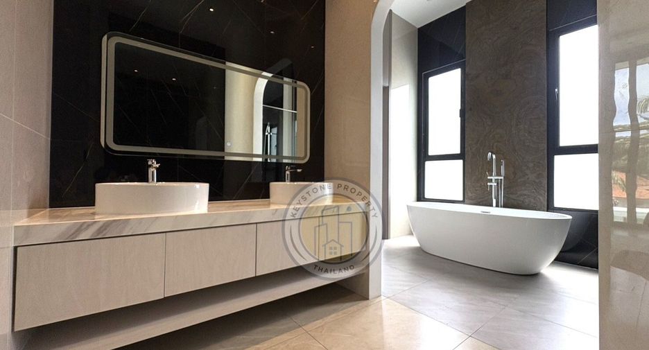 For sale 6 bedrooms villa in Pratumnak, Pattaya
