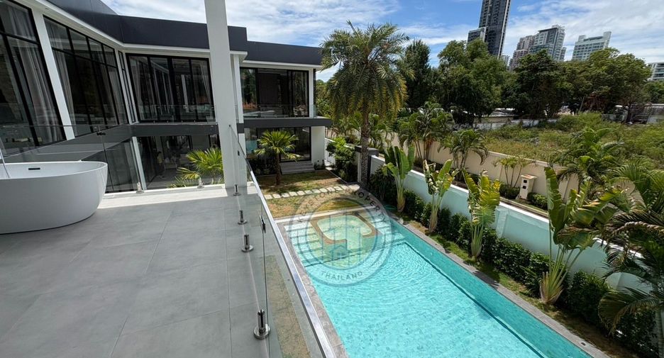 For sale 6 bedrooms villa in Pratumnak, Pattaya