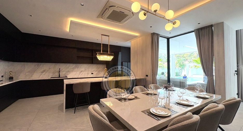For sale 6 bedrooms villa in Pratumnak, Pattaya