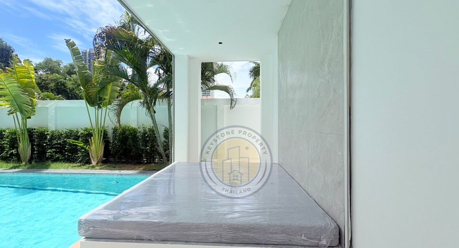 For sale 6 bedrooms villa in Pratumnak, Pattaya