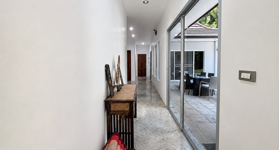 For rent 10 bedrooms villa in Mueang Krabi, Krabi