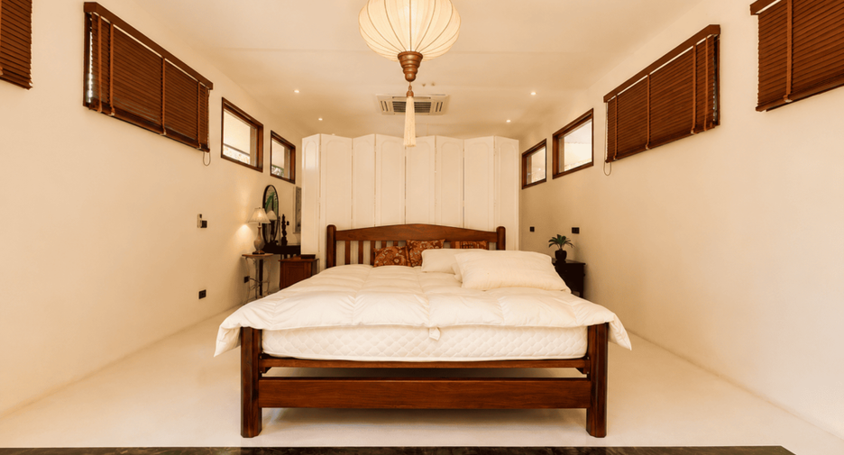 For rent 10 bedrooms villa in Mueang Krabi, Krabi