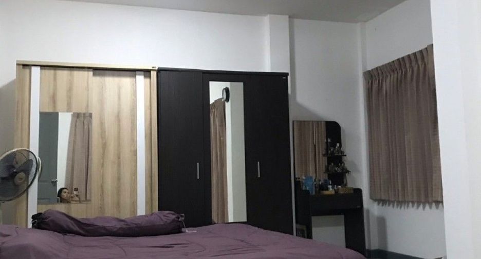 For sale 3 bedrooms townhouse in Bang Saray, Pattaya