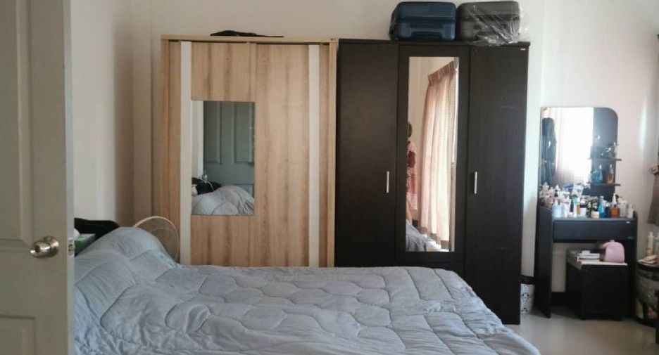For sale 3 bedrooms townhouse in Bang Saray, Pattaya