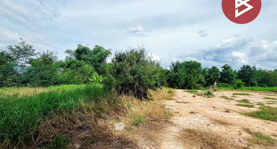Terreno en venta en Nong Chang, Uthai Thani