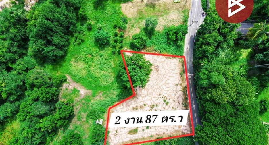 Terreno en venta en Nong Chang, Uthai Thani
