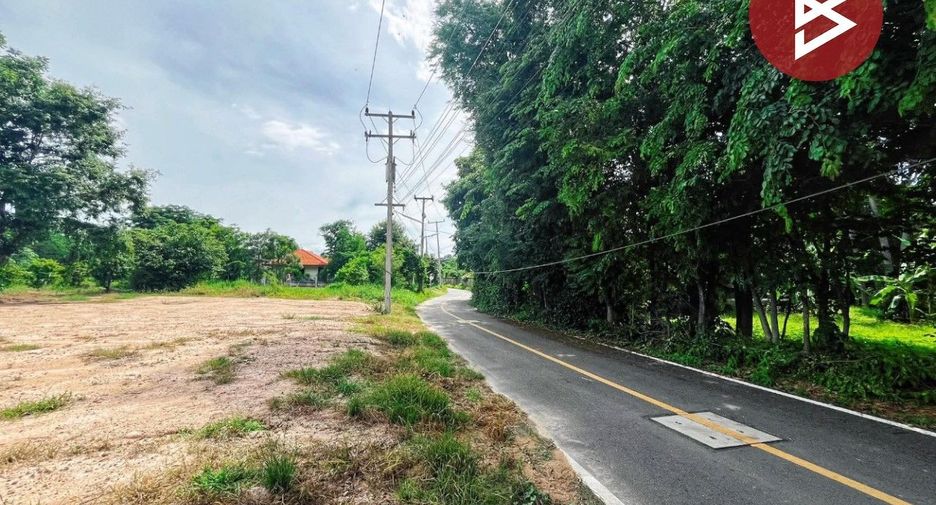 Terreno en venta en Nong Chang, Uthai Thani