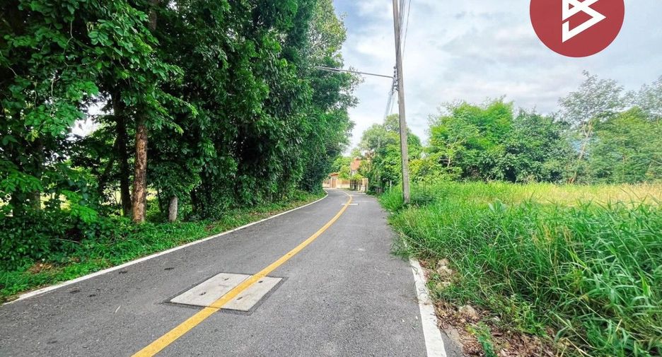 Terreno en venta en Nong Chang, Uthai Thani