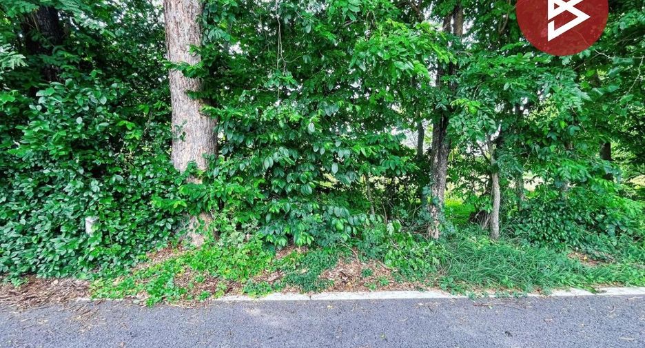 Terreno en venta en Nong Chang, Uthai Thani