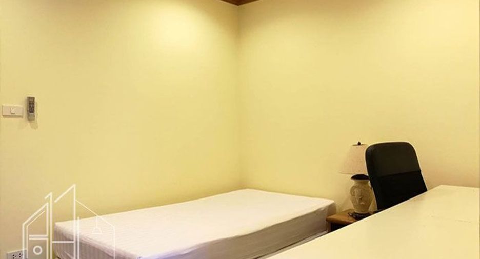 For rent 3 bedrooms apartment in Watthana, Bangkok