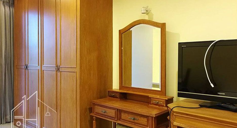 For rent 3 bedrooms apartment in Watthana, Bangkok