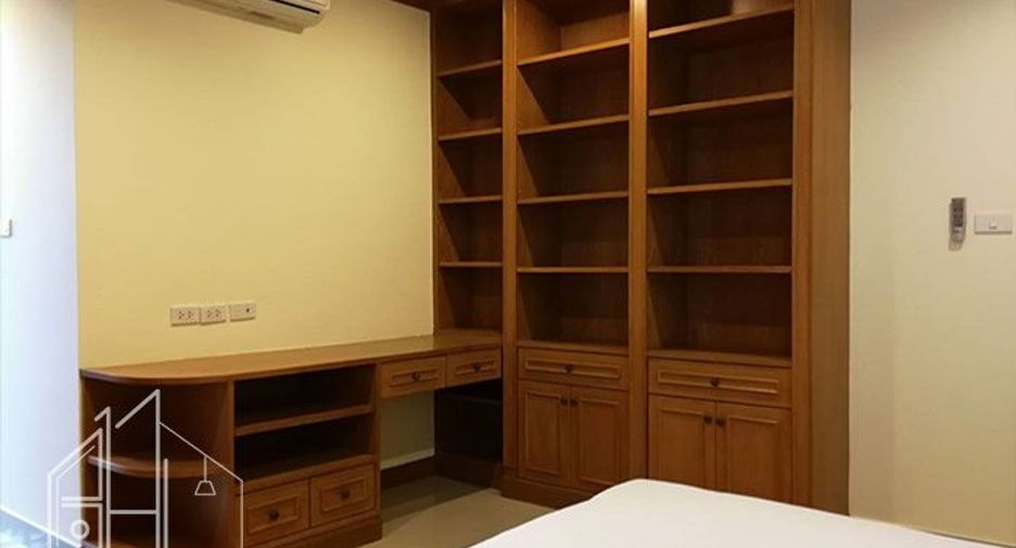 For rent 3 bedrooms apartment in Watthana, Bangkok