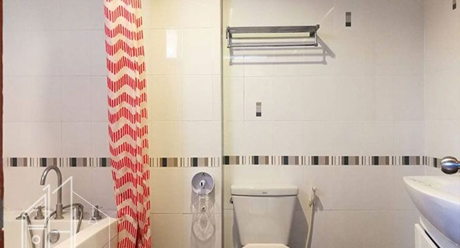 For rent 3 bedrooms apartment in Watthana, Bangkok