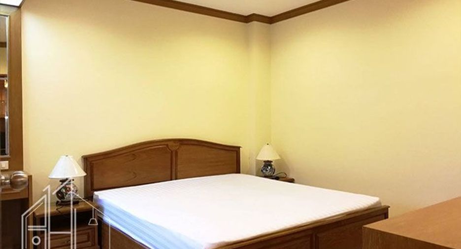 For rent 3 bedrooms apartment in Watthana, Bangkok
