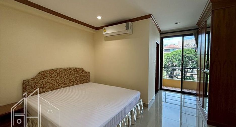 For rent 3 bedrooms condo in Watthana, Bangkok