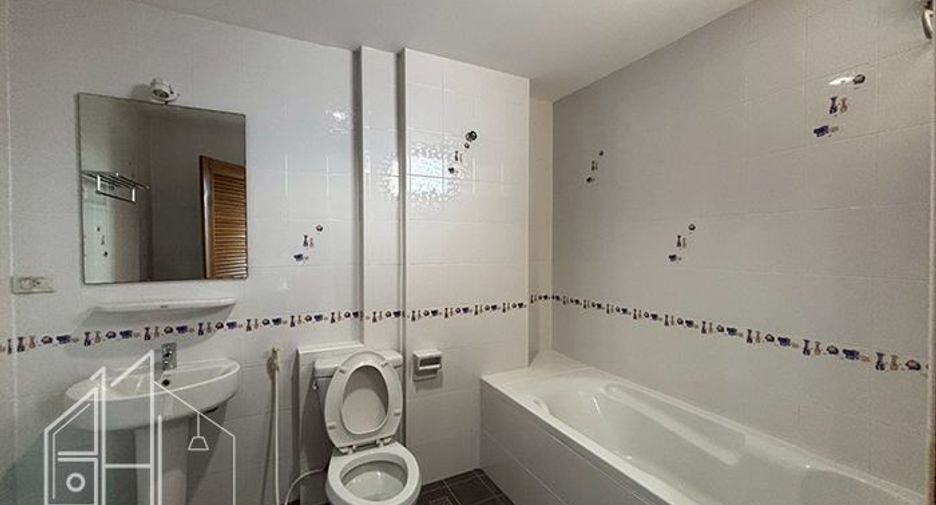 For rent 3 bedrooms condo in Watthana, Bangkok
