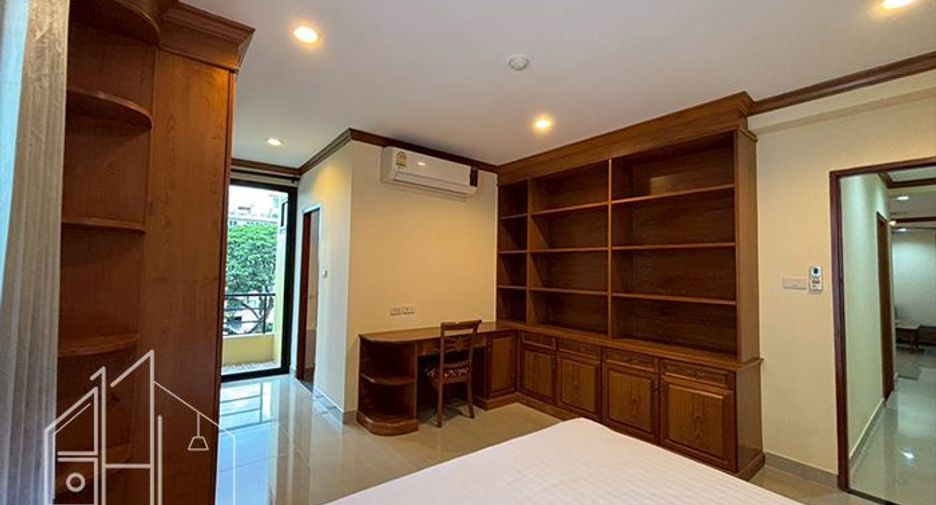 For rent 3 bedrooms condo in Watthana, Bangkok