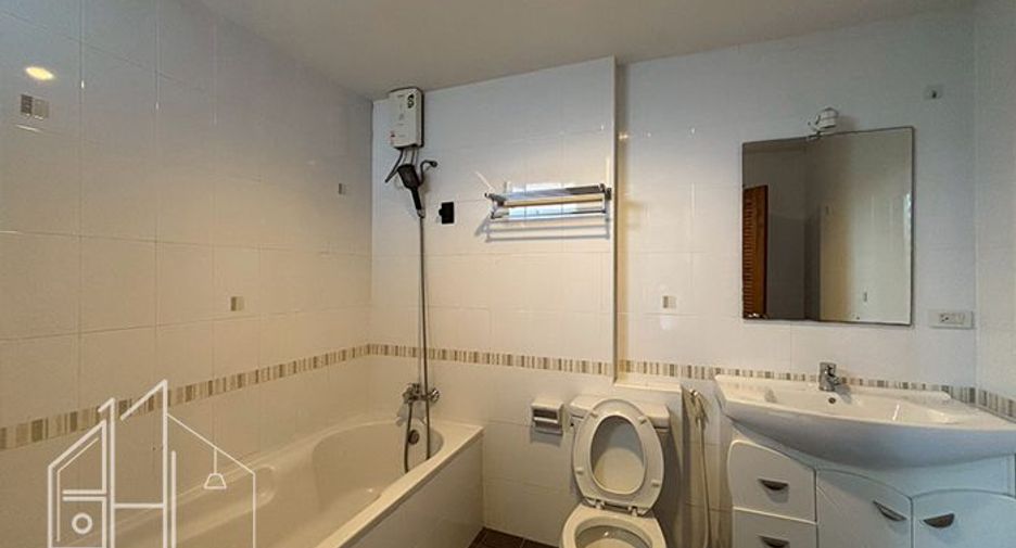 For rent 3 bedrooms condo in Watthana, Bangkok
