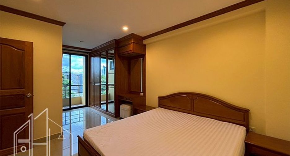 For rent 3 bedrooms condo in Watthana, Bangkok