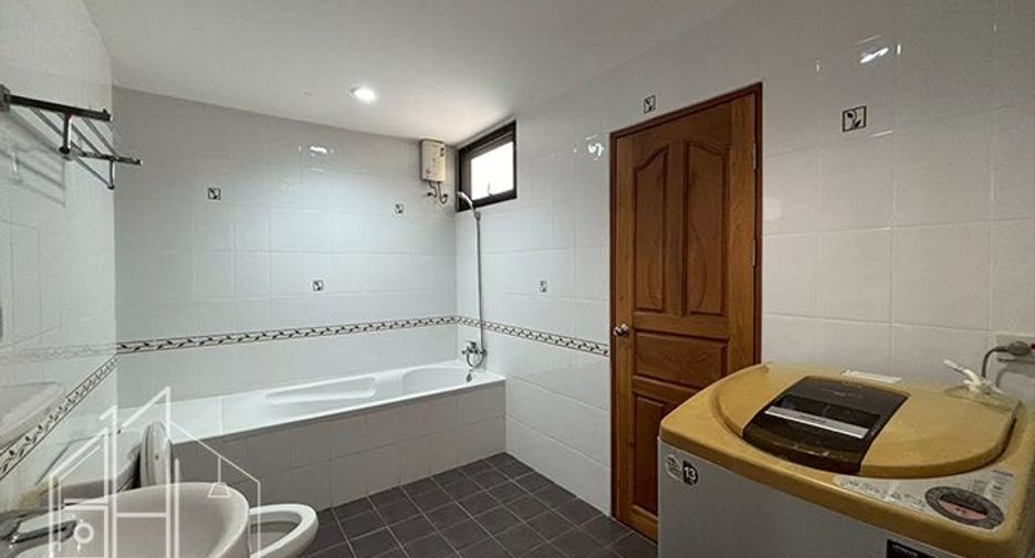 For rent 3 bedrooms condo in Watthana, Bangkok