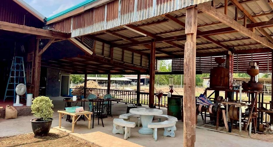Terreno en venta en Khwao Sinarin, Surin