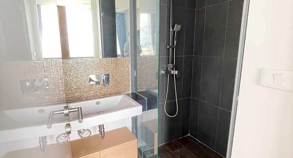 For rent そして for sale 2 ベッドルーム condo in Khlong Toei, Bangkok