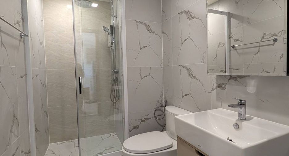 For rent and for sale 1 bed condo in Thon Buri, Bangkok