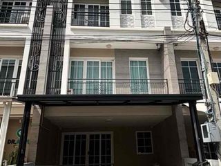 For rent 3 bedrooms office in Bang Na, Bangkok