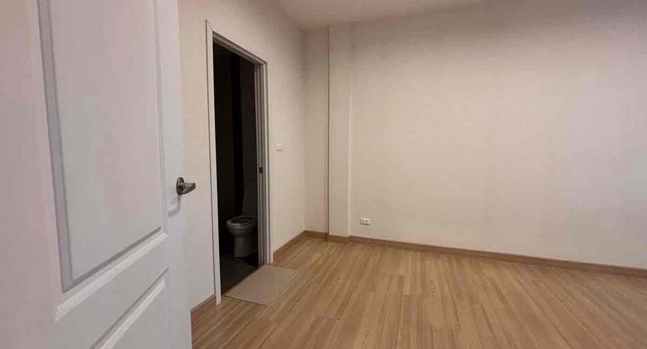 For rent 3 bedrooms office in Bang Na, Bangkok