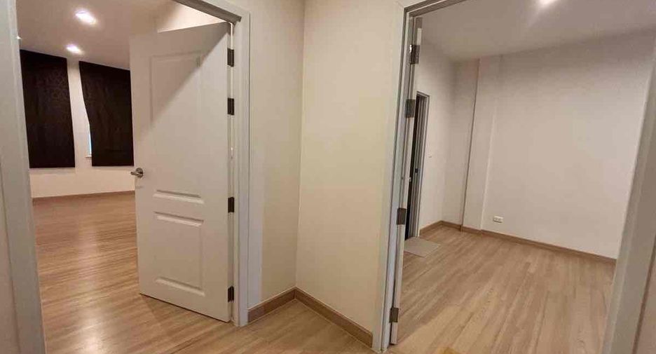 For rent 3 bedrooms office in Bang Na, Bangkok