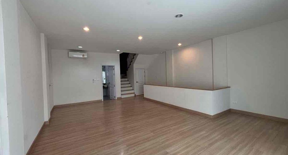 For rent 3 bedrooms office in Bang Na, Bangkok