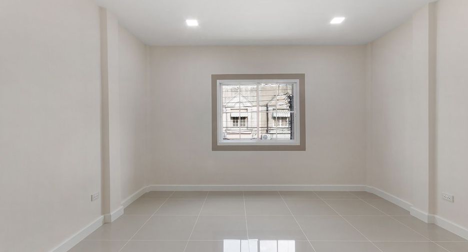 For sale 2 bedrooms townhouse in Pak Kret, Nonthaburi