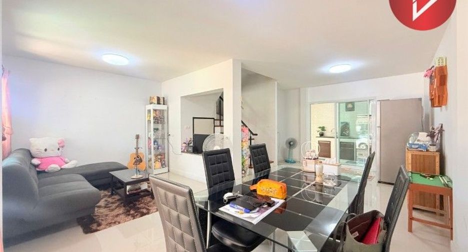 Casa adosada en venta de 3 habitaciones en Mueang Samut Sakhon, Samut Sakhon